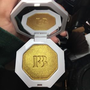 Fenty beauty highlighter